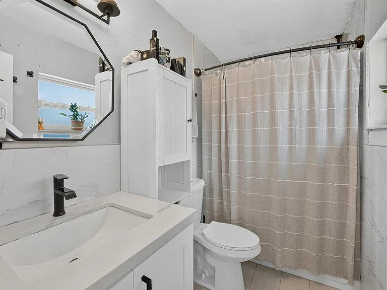 8131 NW 44th Ct — Photo 38