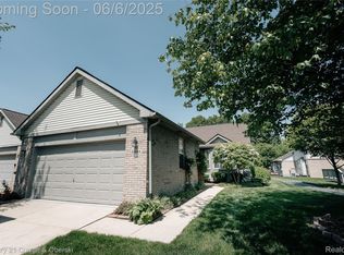 22664 Woodcreek Dr #93, Taylor, MI 48180