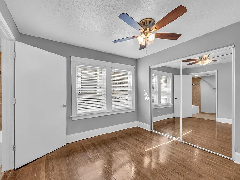 4226 Locust St — Photo 31
