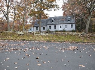 9 Marian Ln, Clinton, CT 06413