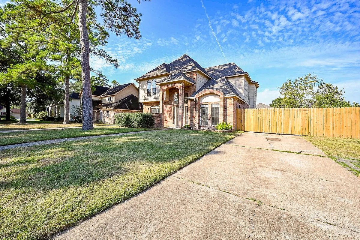 Building Photo - 12011 Autumn Creek Dr