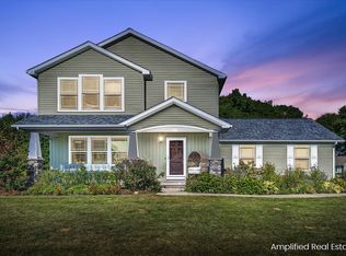 931 Oak Brook Dr, Middleville, MI 49333