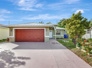 2490 NW 4th Ct, Pompano Beach, FL 33060