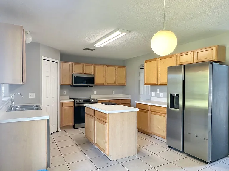 4021 Greenleaf Dr — Photo 12