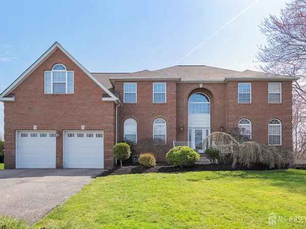6 Lawrence Ct, Monroe Township, NJ 08831