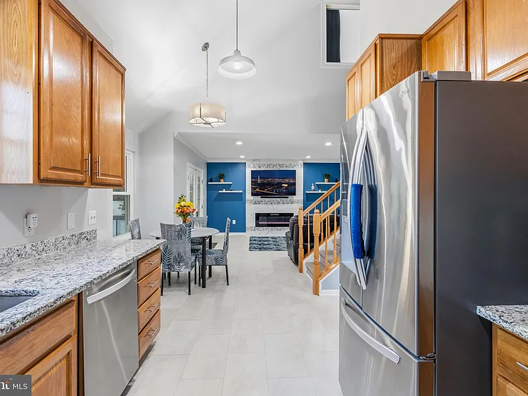 13922 Rutgers Ct — Photo 23