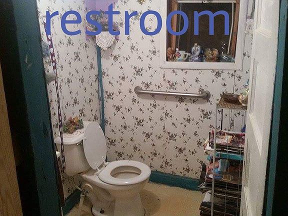 5th image of 1102 N T St