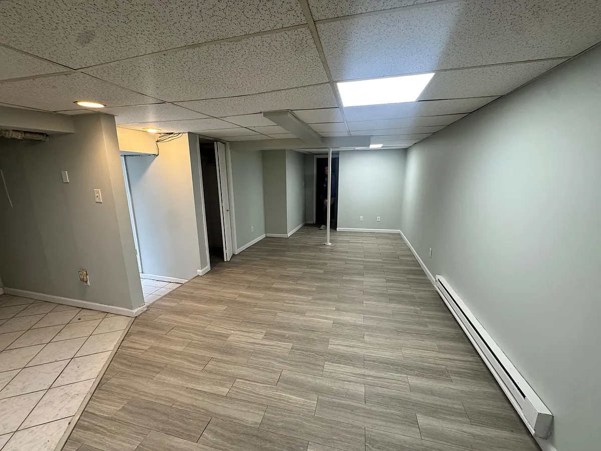 Building Photo - 305 W 18th St #BASEMENT