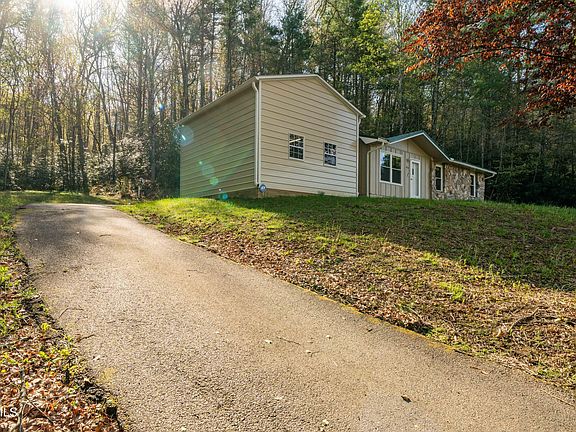 2nd image of 472 Chestnut Dr