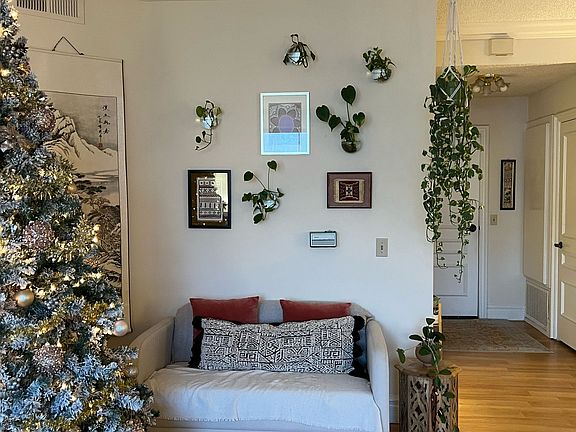 4th image of 926 2nd St APT 403