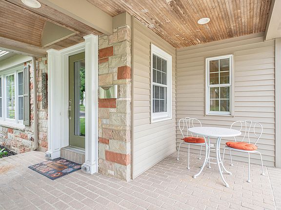 4th image of 2332 Oakwood Dr SE