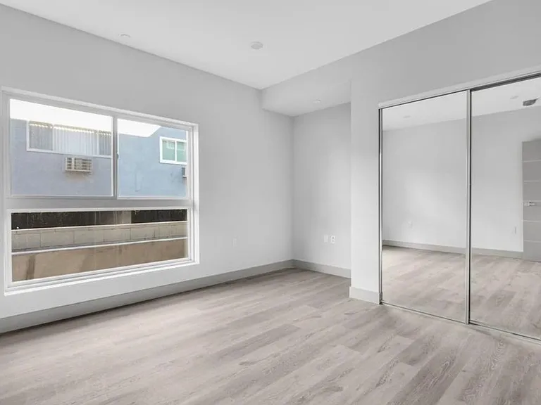 7040 Woodman Ave #107 — Photo 7