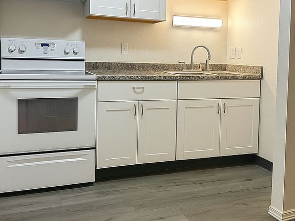 3rd image of 3735 E La Salle St APT 14