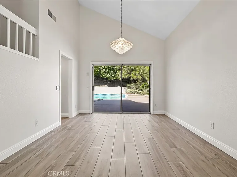 14 Fair Elms — Photo 16