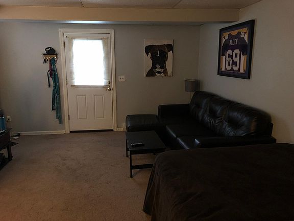 2nd image of 140 Woodside Grn