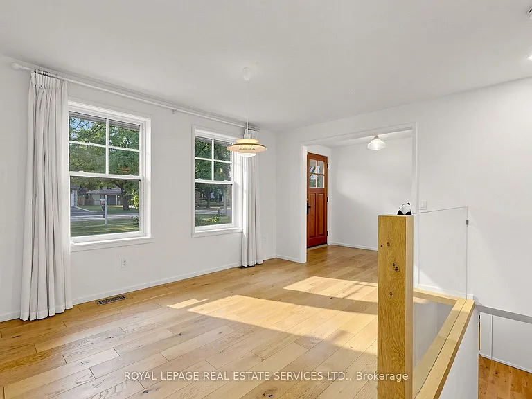 255 Oakwood Cres — Photo 14