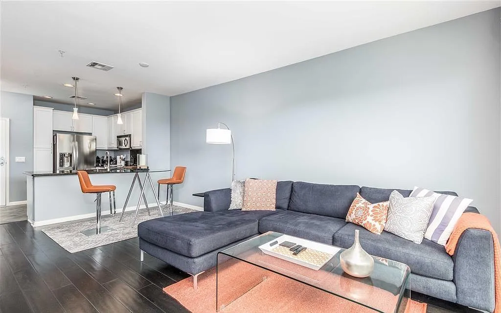 1 bed, 748 sqft, $2,900 — Photo 4