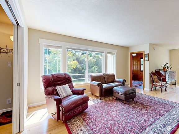 4th image of 1731 Evergreen St