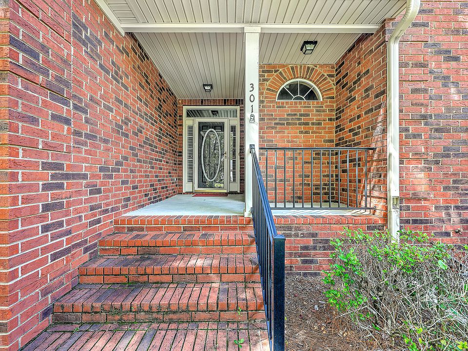 1st image of 301 Bellerive Ln