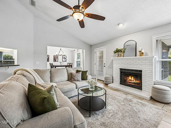3rd image of 3850 ENGLISH COLONY Drive N