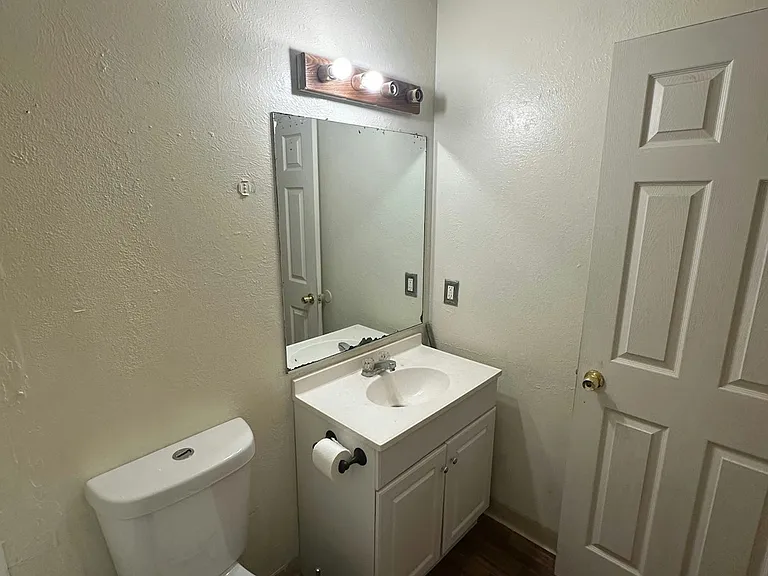 7049 Peachtree Ave — Photo 5