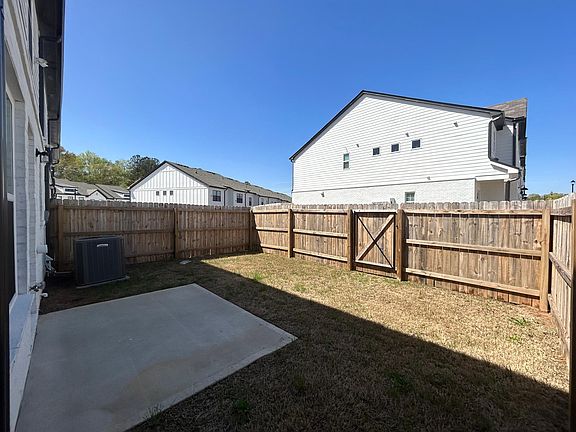 4th image of 24 Auburn Hill Dr