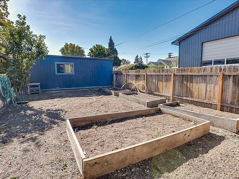 1021 Deal St — Photo 30
