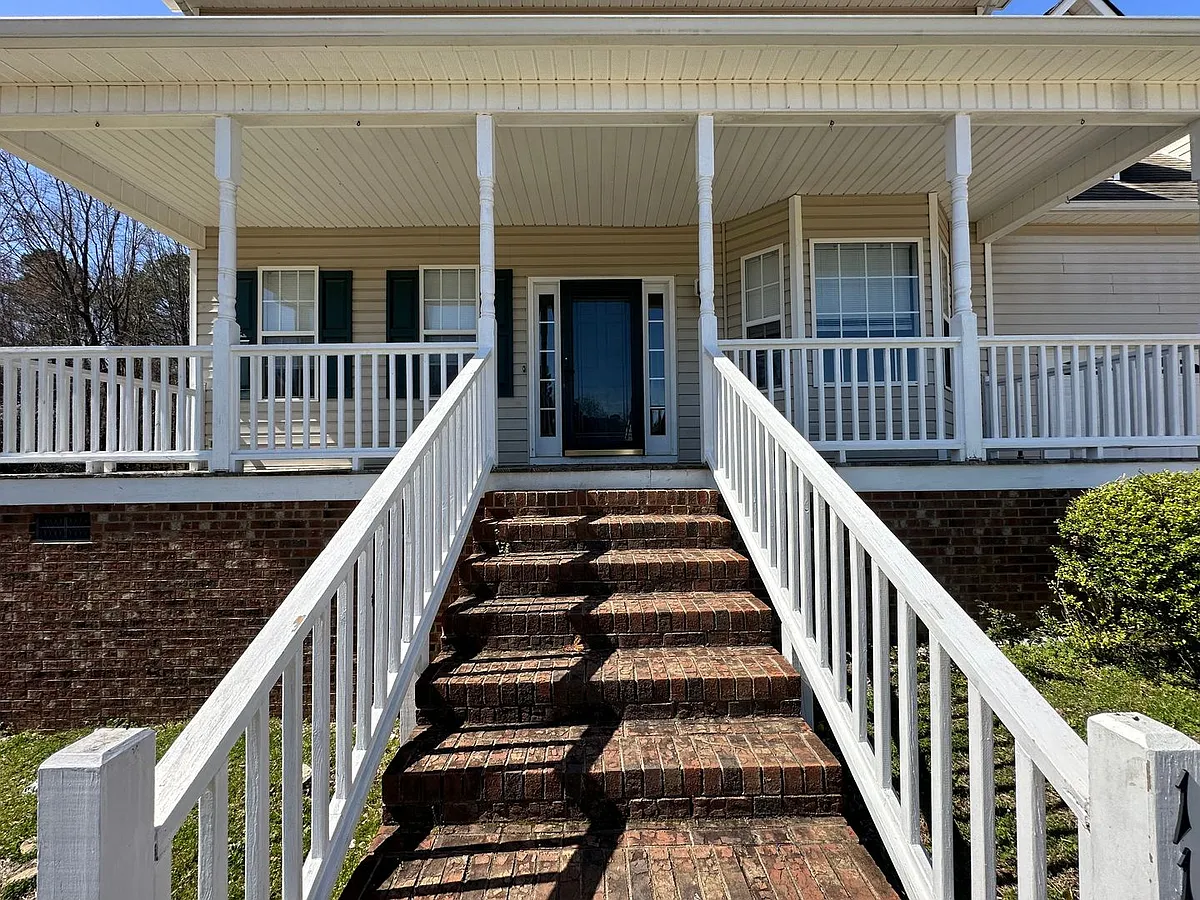 Building Photo - 110 Saddle Ridge Dr