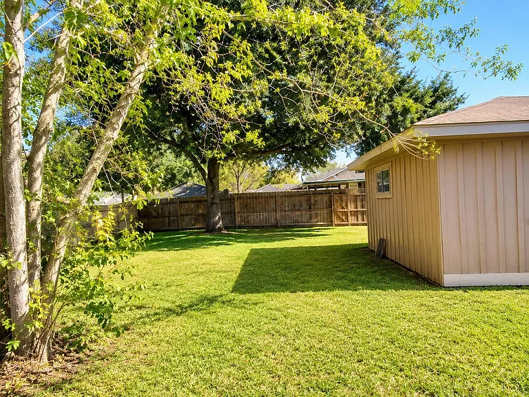 6622 Castleview Ln — Photo 8