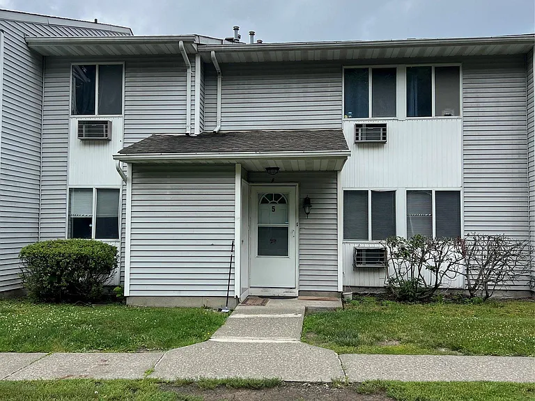 5 Ruth Ct — Photo 2