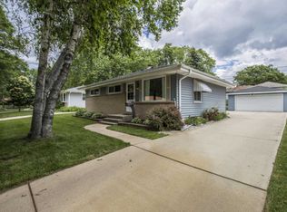 2536 S 97th St, West Allis, WI 53227