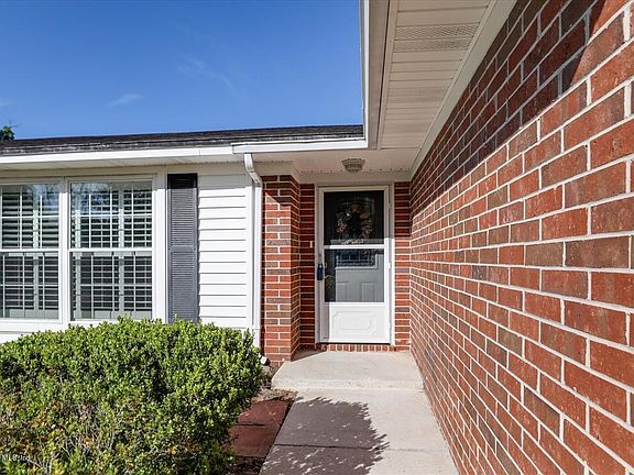 2nd image of 944 Boxwood Ct