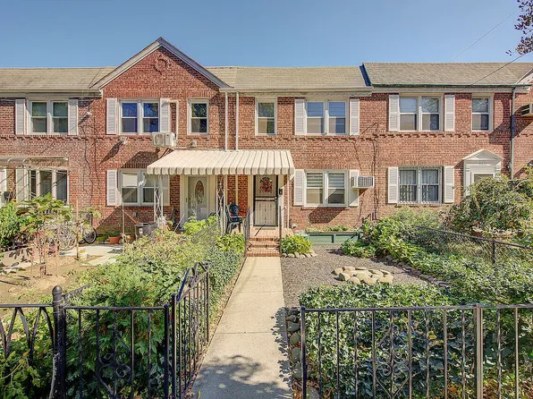 3215 163rd St, Flushing, NY 11358