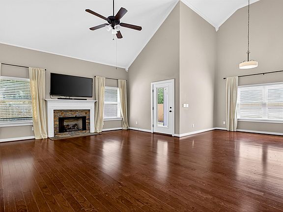 5th image of 317 Appleford Rd