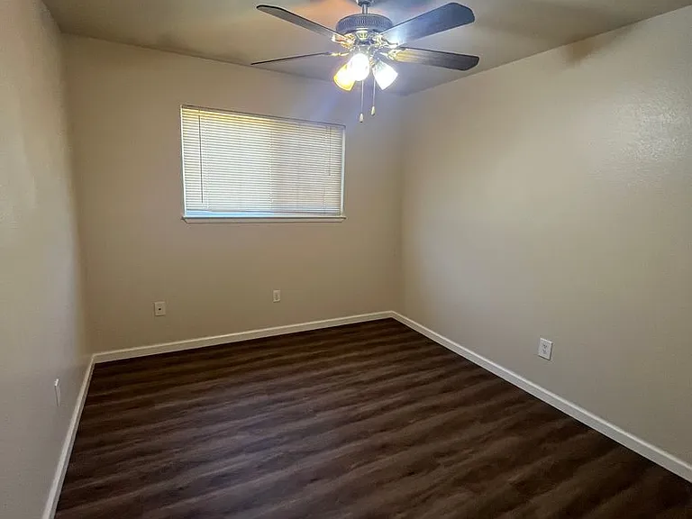 2805 Campbell Ln — Photo 6