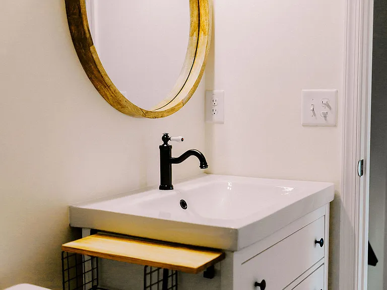 3rd floor full bathroom