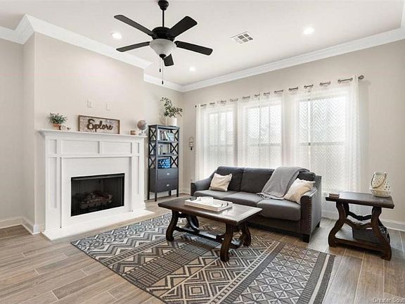 2nd image of 724 Dianne Ln
