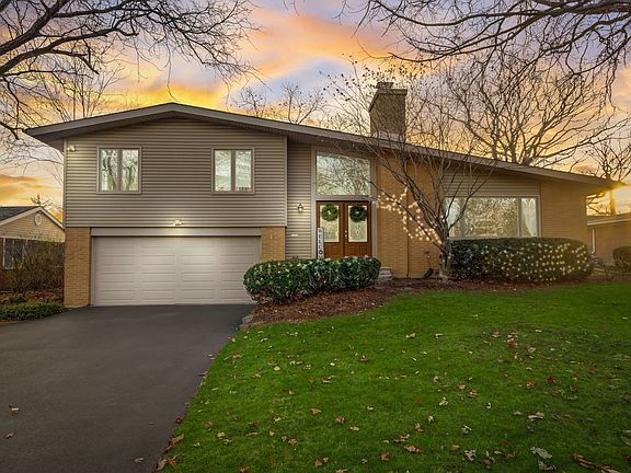 3rd image of 1451 Ambleside Dr