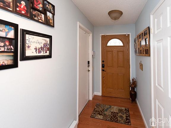 3rd image of 58 Essex Rd #58B