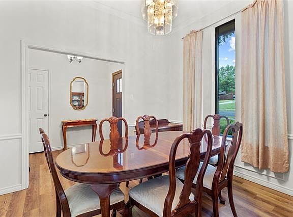 5th image of 2201 Meadowview Dr