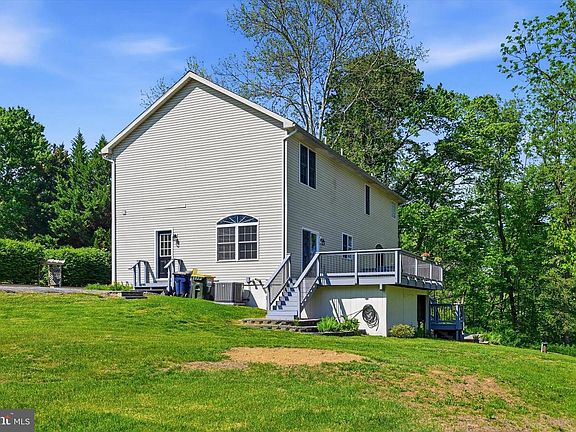 3rd image of 7 Kathleen Dr
