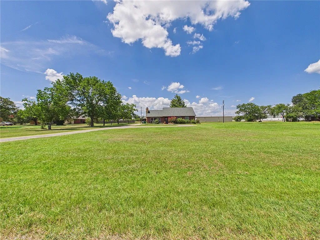 3 bed, 1577 sqft, $2,500 — Photo 2