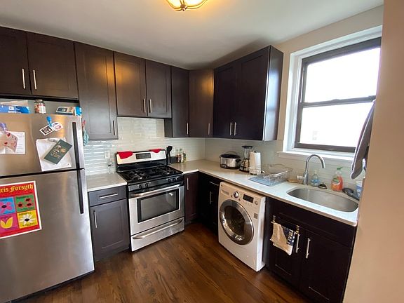3rd image of 654 Saint Marks Ave #D4