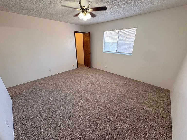907 E Oakridge Ave — Photo 12