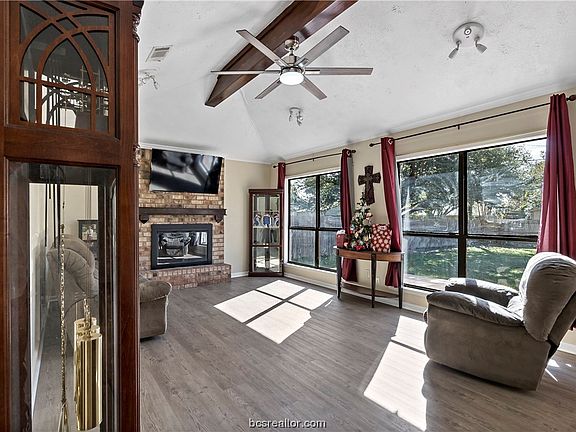 4th image of 4418 Kirkwood Dr