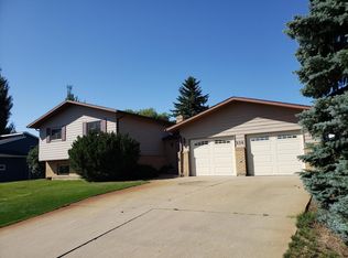 834 19th St W, Dickinson, ND 58601