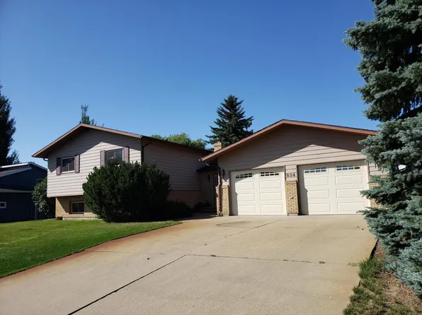 834 19th St W, Dickinson, ND 58601