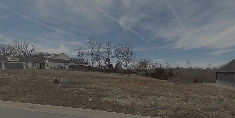 2nd image of 400 SW Autumn Hills Rd #40