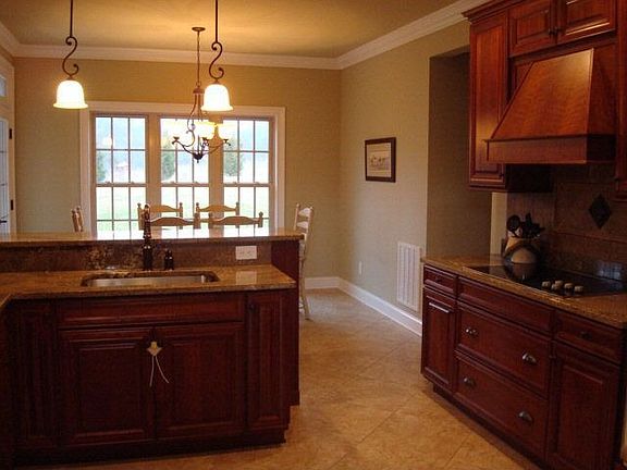 4th image of 145 Creek Side Ct