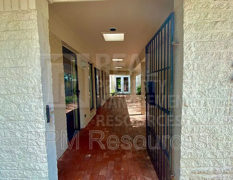2614 NW 62nd St — Photo 4